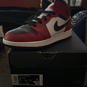 Jordan 1 mid Chicago